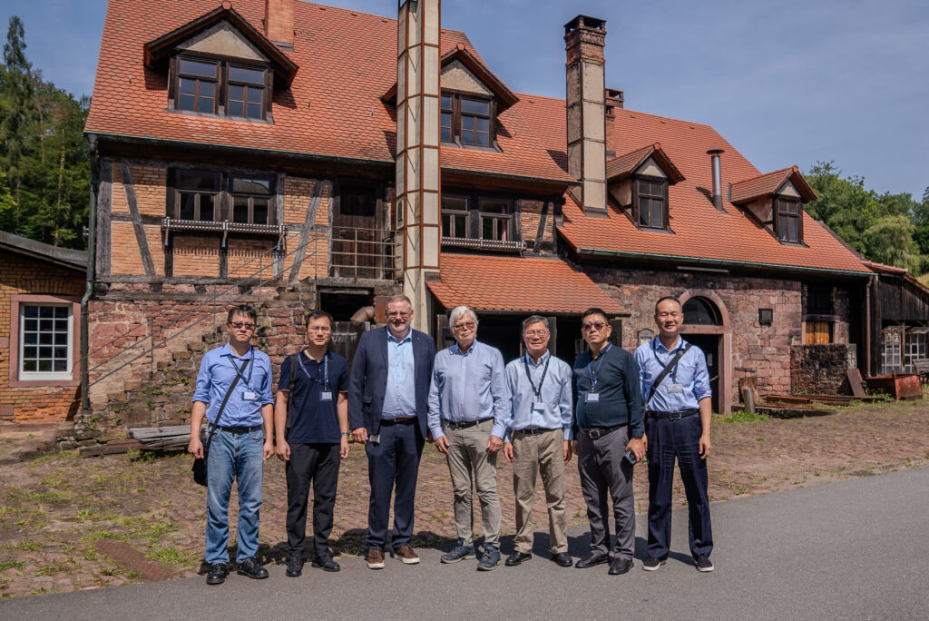 In front of the company origins of Kurtz Ersa: the iron hammer in Hasloch